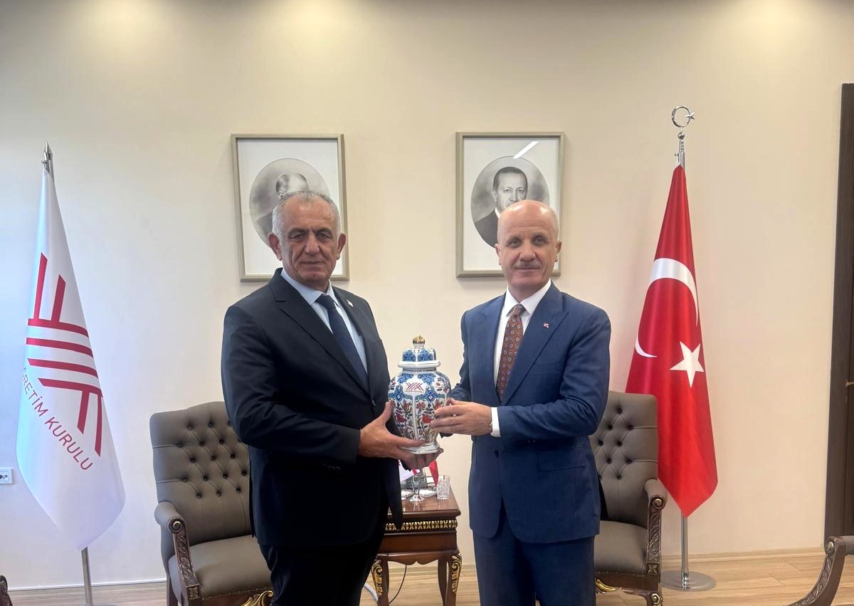 Çavuşoğlu, Ankara’da YÖK Başkanı Özvar ile bir araya geldi