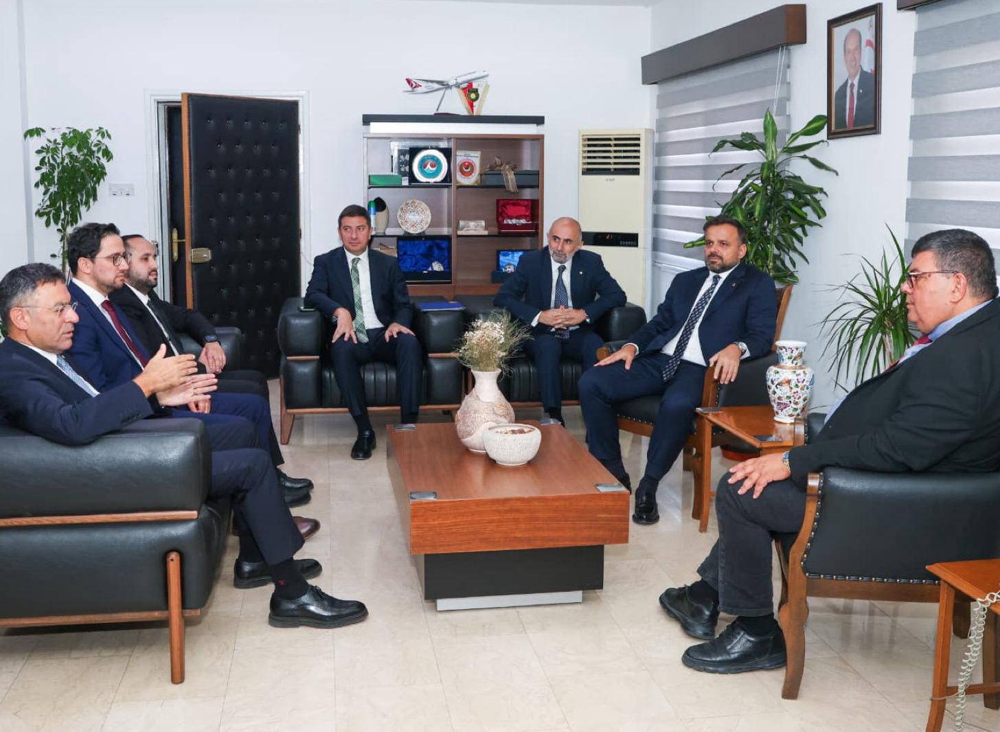 Maliye Bakanı Berova Turkcell heyetini kabul etti