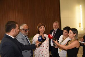 Holguín, görüşmelerin yeniden başlamasını umduğunu ve bu yönde çalışmaya devam edeceğini söyledi