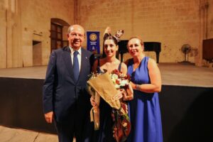 Cumhurbaşkanı Ersin Tatar ve eşi Sibel Tatar, Sesil Anıl’ın keman resitalini izledi