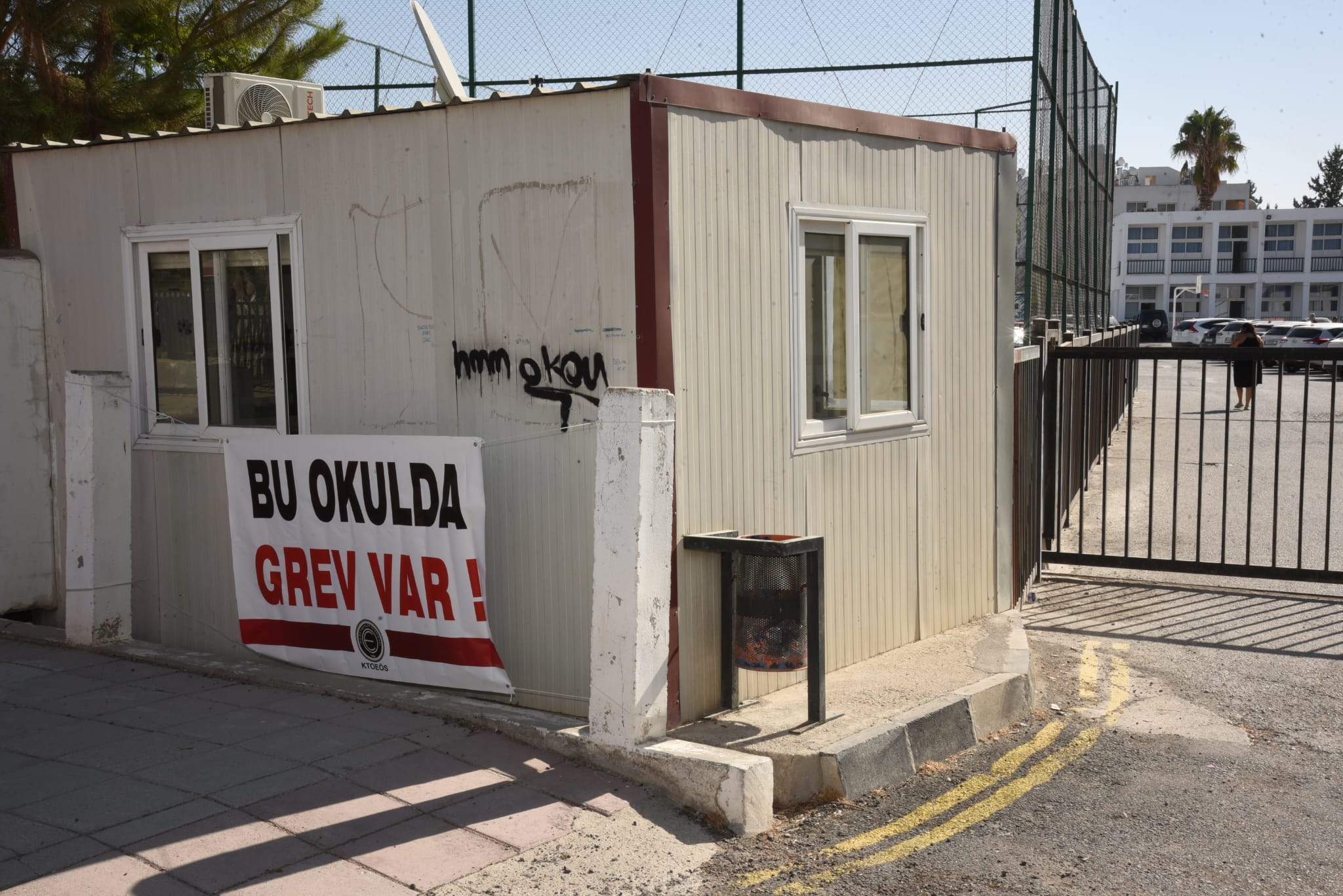 KTOEÖS’ün Atatürk Meslek Lisesi’ndeki grevi bugün de devam ediyor