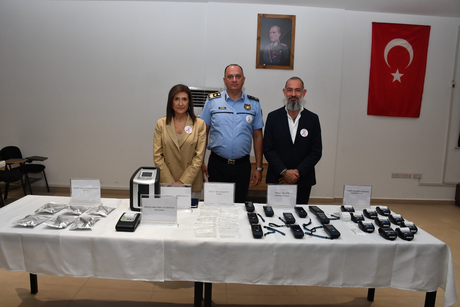 Polise uyuşturucu ve alkolmetre test cihazı bağışı