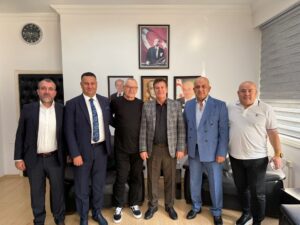 Eski futbolcu Altıntaş, Arıklı’yı ziyaret etti