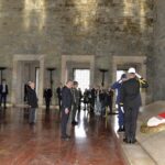 Cumhurbaşkanı Erhürman Anıtkabir’i ziyaret etti