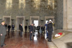 Cumhurbaşkanı Erhürman Anıtkabir’i ziyaret etti