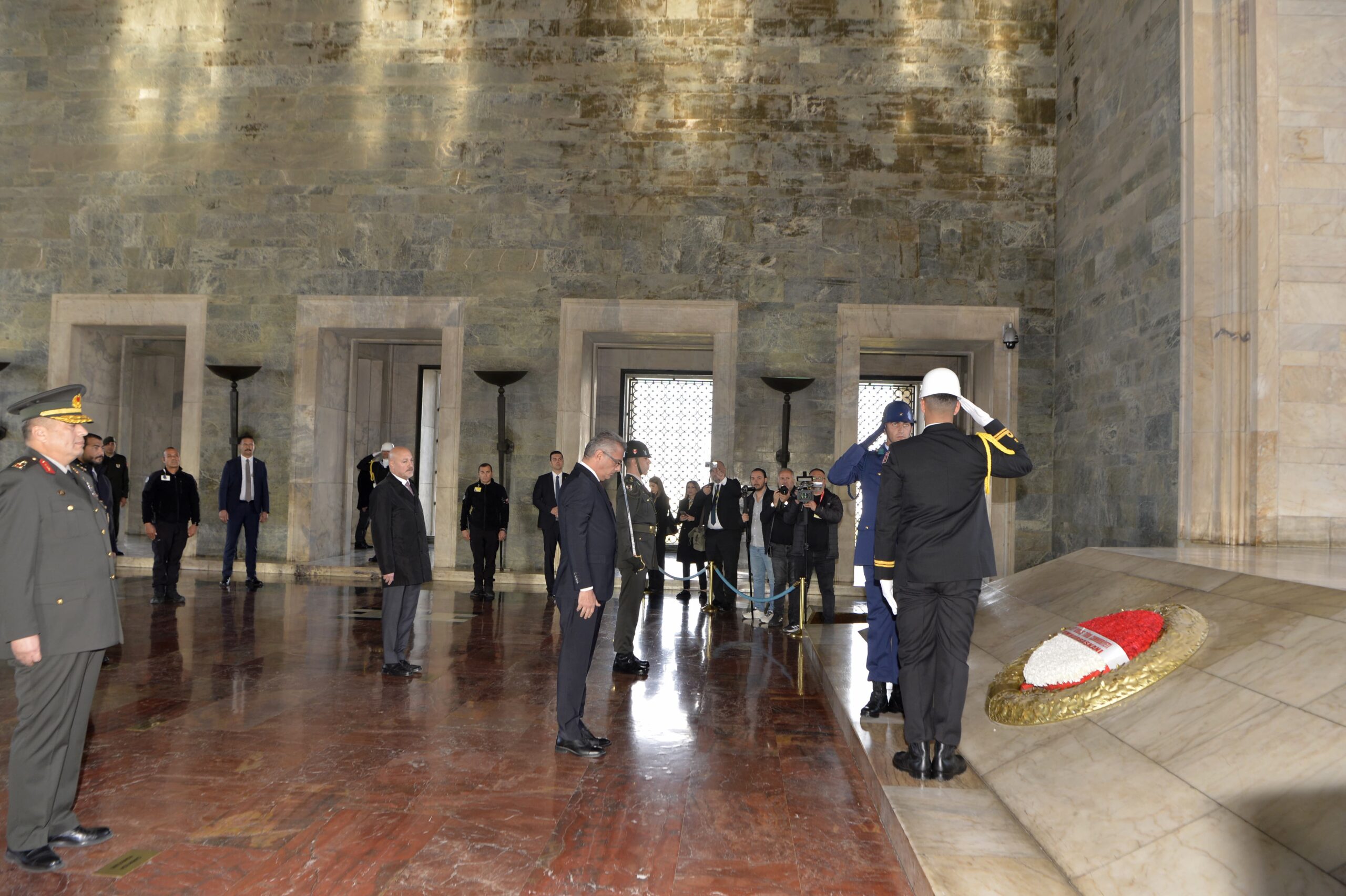 Cumhurbaşkanı Erhürman Anıtkabir’i ziyaret etti