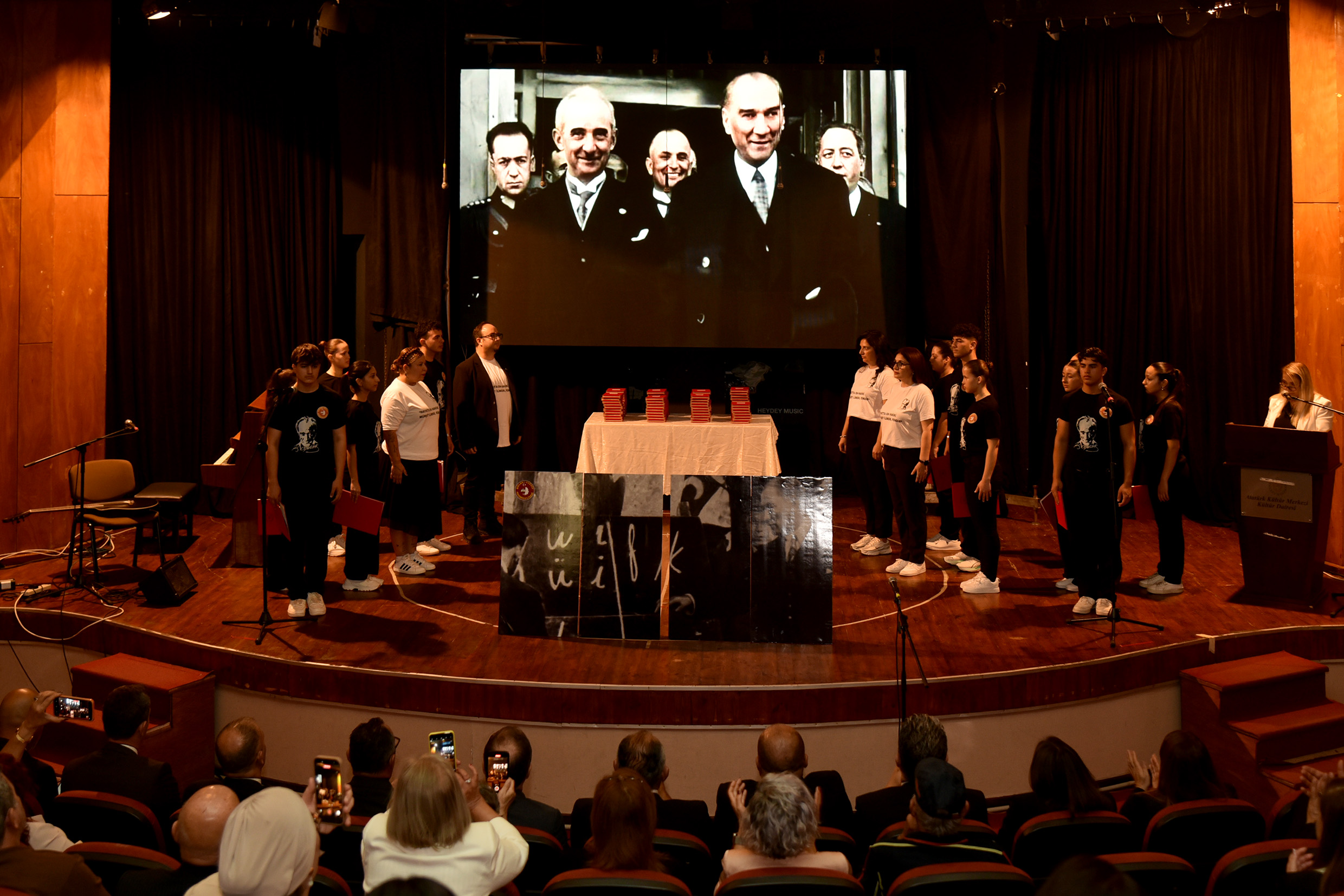 24 Kasım Öğretmenler Günü AKM’de gerçekleştirilen törenle kutlandı