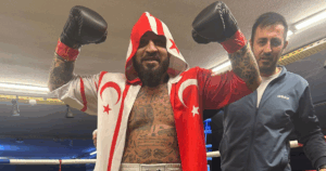 “Metin Turunç İstanbul’da Zafere Ulaştı: KKTC Bayrağını Ringde Dalgalandırdı”