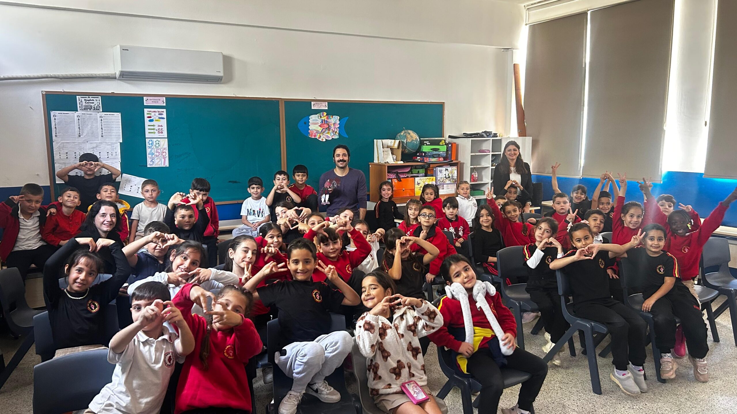 “Gizli Hazine Karagöz” gölge oyunu Gazimağusa’daki okullarda çocuklarla buluşuyor