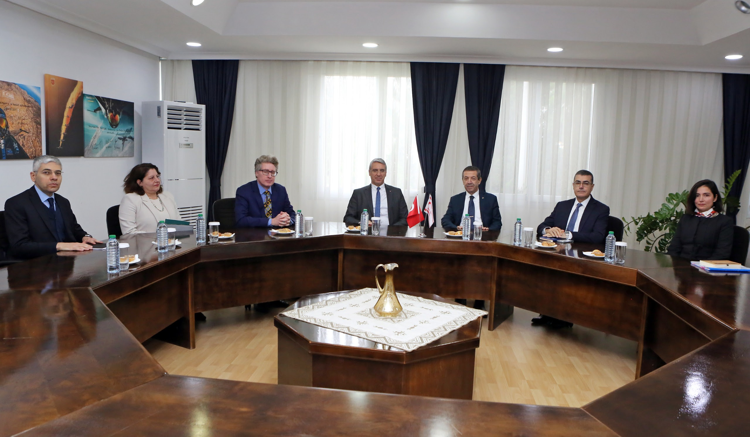 Dışişleri Bakanı Ertuğruloğlu, Özügergin’i kabul etti