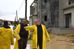 Gönyeli Alayköy Belediyesi ekiplerinin sel ve su taşkınlarına müdahalesi sürüyor…