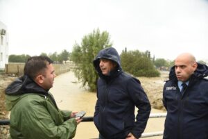 “Lefkoşa’da şu an kapalı yol yok, hastane için bir tehdit bulunmuyor”