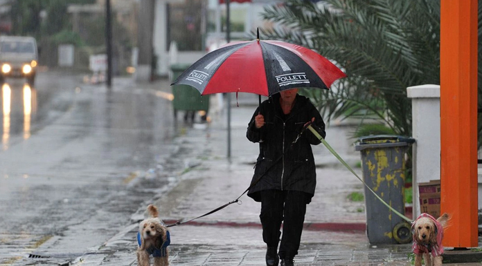 Yarın, salı ve çarşamba sağanak bekleniyor; sıcaklık 15-18 derece dolaylarında olacak, hafta sonu fırtına bekleniyor