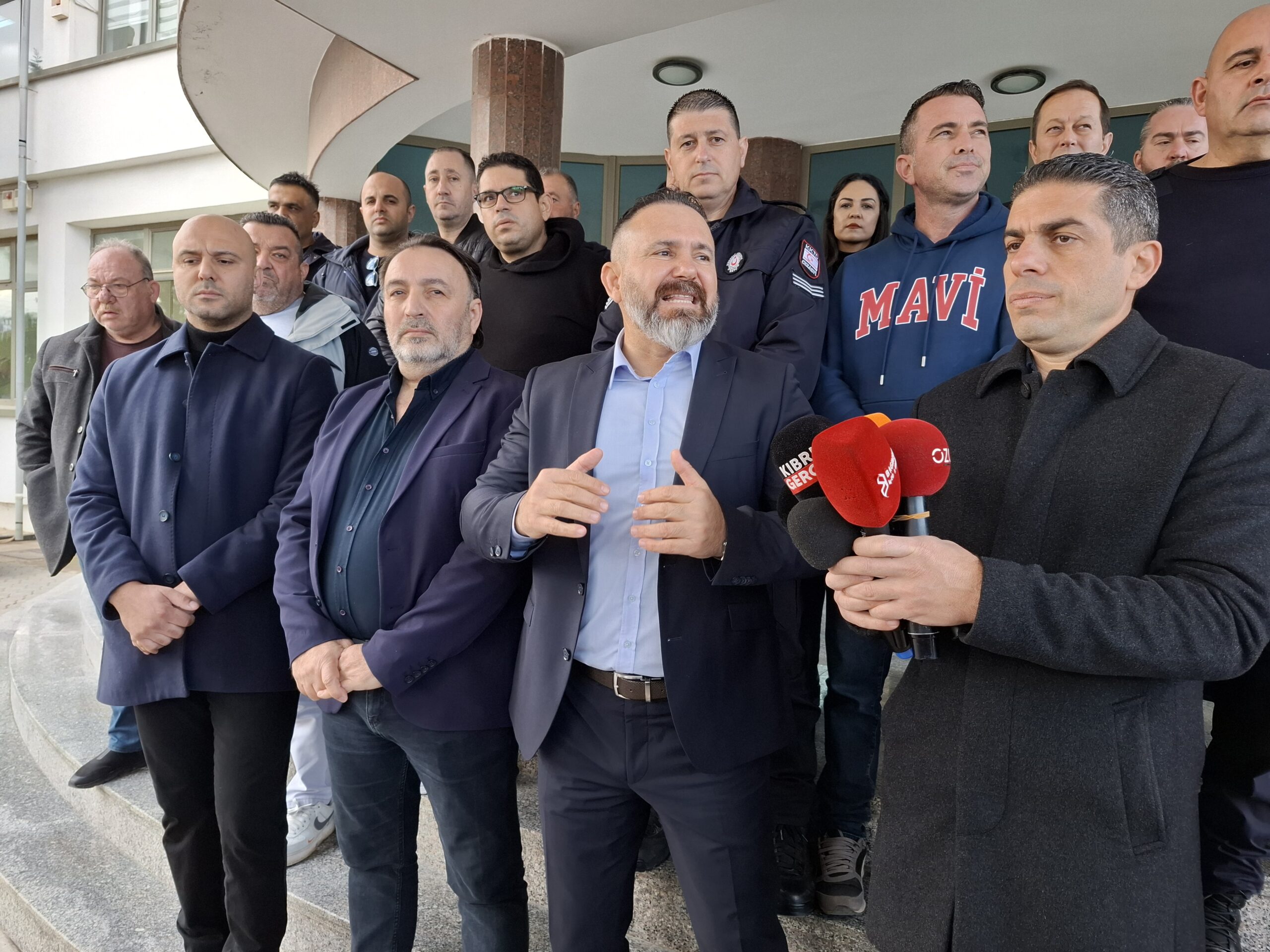 Gardiyanlar Birliği ile 3 sendika Merkezi Cezaevi müdürlüğüne dışarıdan atama yapılmasını öngören yasa değişikliğine karşı çıktı…