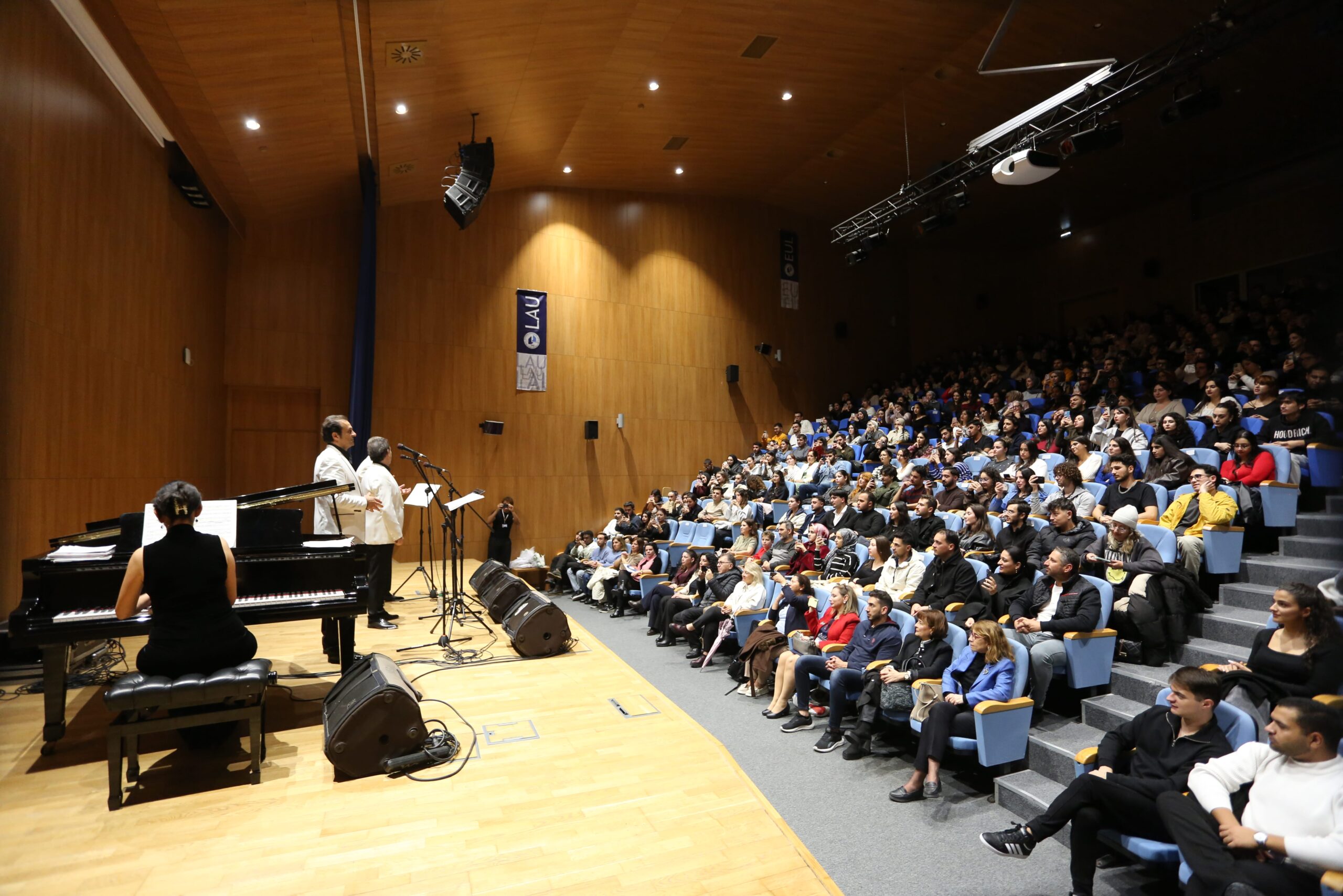 3 Tenor LAÜ’de konser verdi