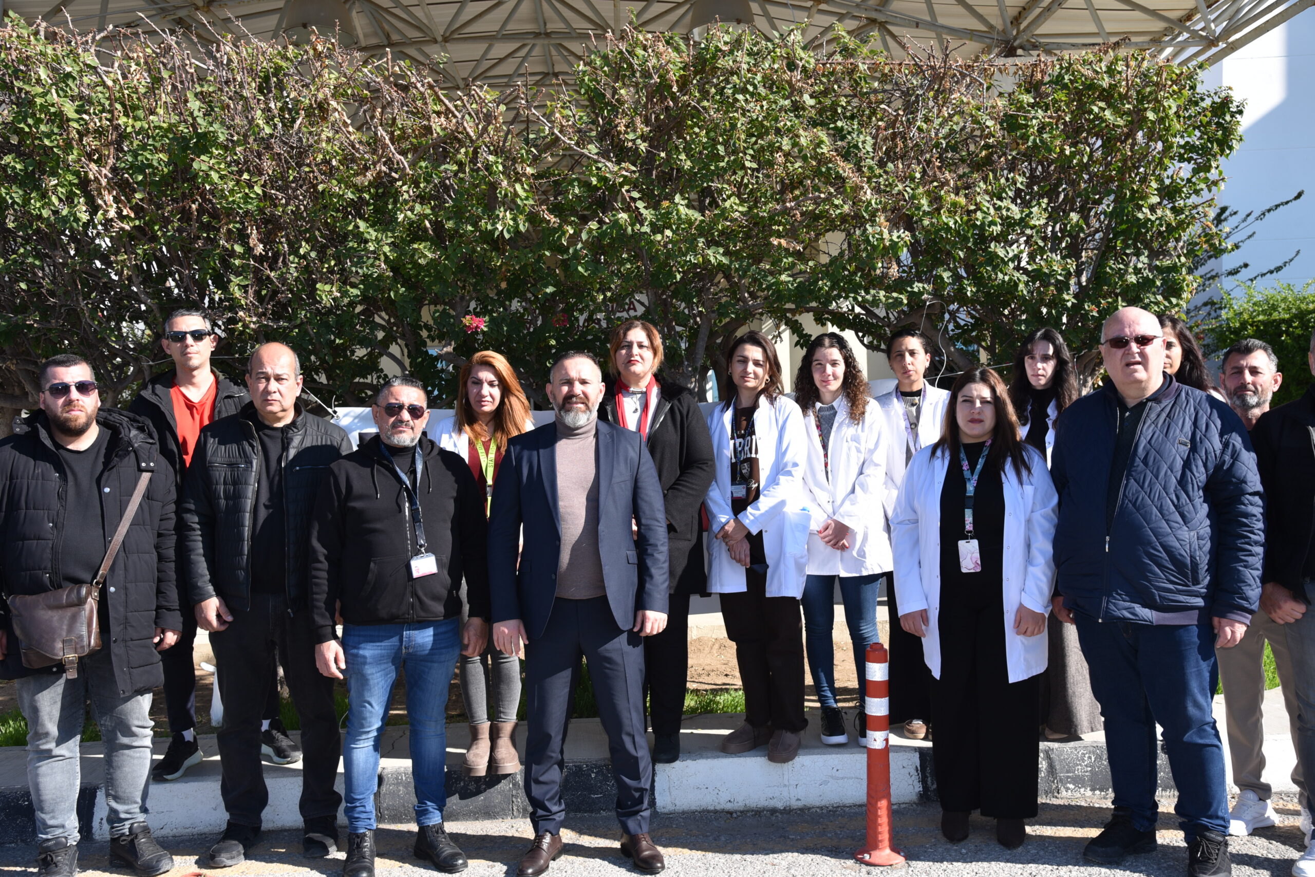 KTAMS, Gazimağusa Devlet Hastanesi Laboratuvarı’nda bir günlük uyarı grevi yaptı