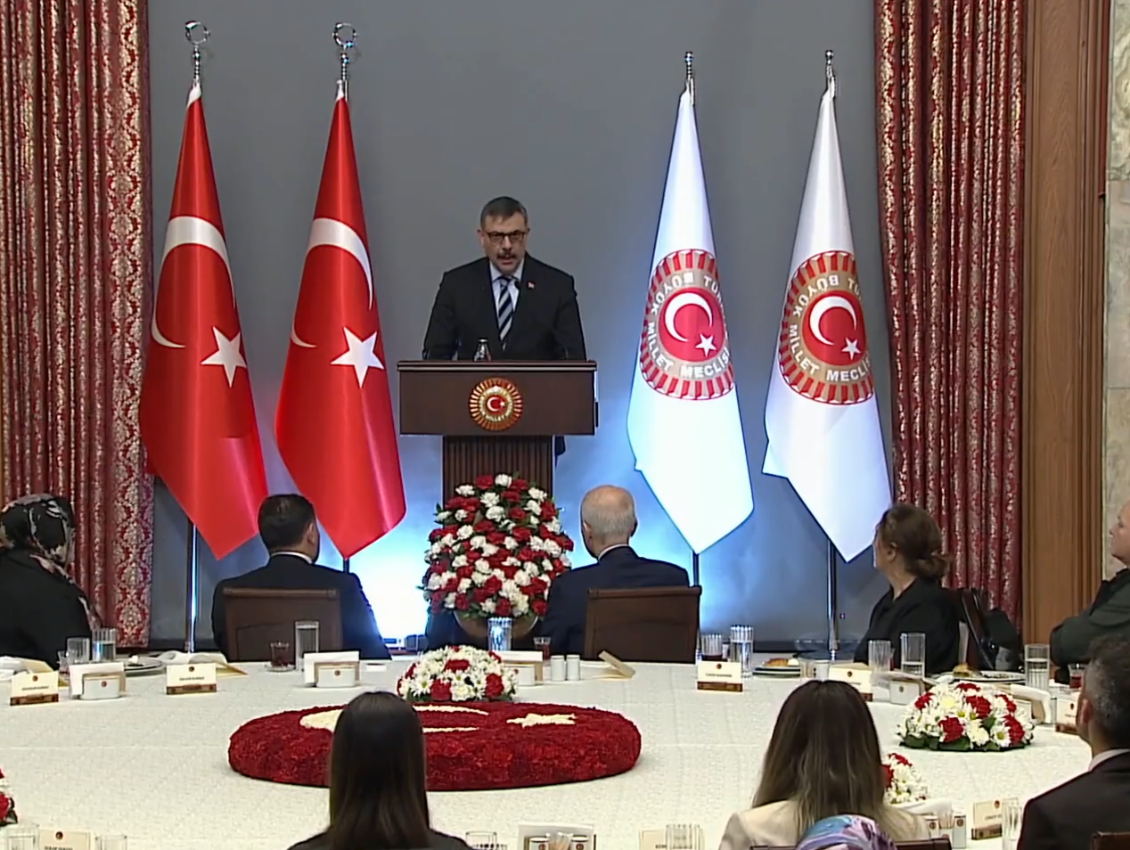 “Kıbrıs Türk halkının mücadelesi ile Anadolu’nun istiklal mücadelesi aynı ruhun tezahürüdür”