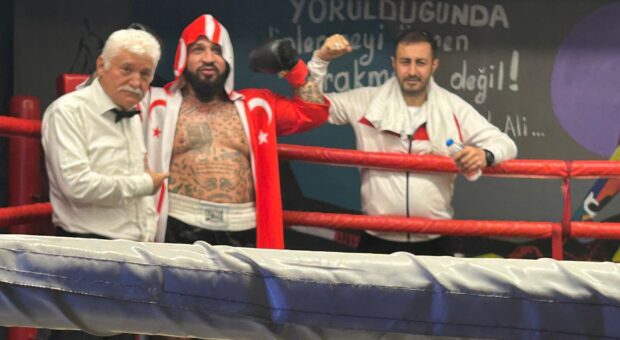 Demir Yumruk Metin Turunç, galibiyeti deprem şehitlerine adadı