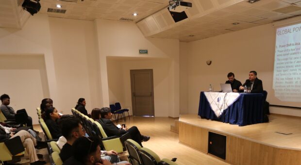 LAÜ’de 21. Yüzyıl Jeopolitiğinde Küresel Güç Kaymaları konferansıgerçekleştirildi