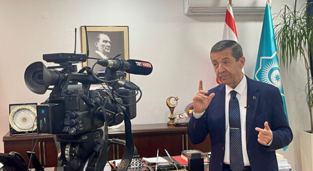 “Rum Yönetiminin aşırı silahlanma politikası adayı tehlikeye attı”