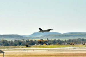 Türkiye’nin KKTC’ye gönderdiği F-16’lar Ercan’a ulaştı