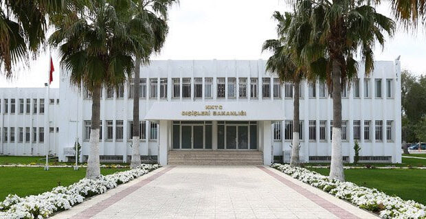 “Güney Kıbrıs’ta kameraman Ali Ruhluel’e yönelik sergilenen ayrımcı ve keyfi tutumu şiddetle kınıyoruz”