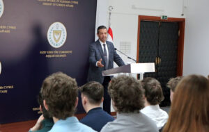 Ertuğruloğlu, Newcastle Üniversitesi öğrencilerini kabul etti