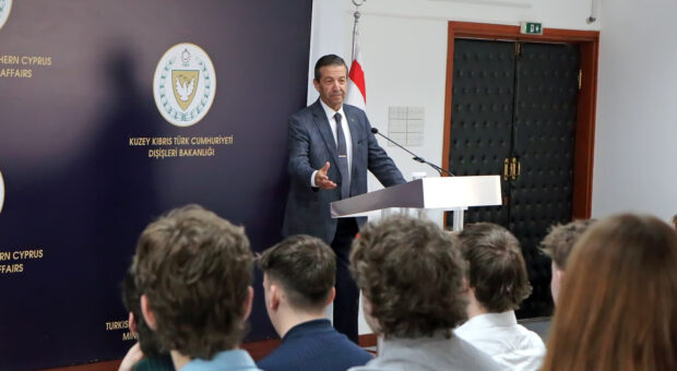 Ertuğruloğlu, Newcastle Üniversitesi öğrencilerini kabul etti