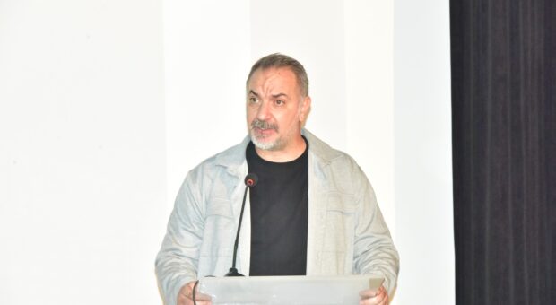 Soyalan: “Tiyatro, insanın insana ayna tuttuğu en yaratıcı alanlardan biridir”