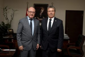 Başbakan Üstel, Gazeteciler Cemiyeti Başkanı Akar’ı kabul etti