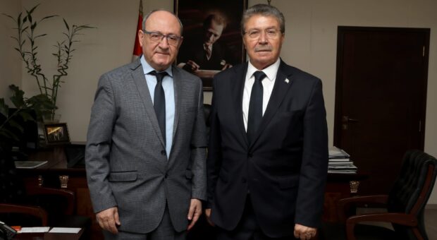 Başbakan Üstel, Gazeteciler Cemiyeti Başkanı Akar’ı kabul etti