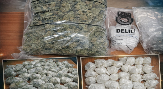 Gönyeli’de, “Sessiz Takip Operasyonu” kapsamında 3 kilo 596 gram hintkeneviri ile 622 gram kokain ele geçirildi