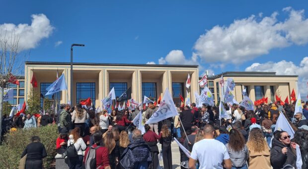 “Meclis, Hayat Pahalılığı Yasası gündemiyle açılıncaya kadar genel grev askıya alındı”