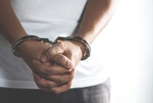 Gönyeli’de 2 kişi uyuşturucu bulundurmaktan tutuklandı