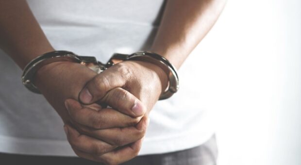 Gönyeli’de 2 kişi uyuşturucu bulundurmaktan tutuklandı