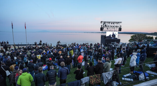 Anzak Koyu’nda geleneksel “Şafak Ayini” yapıldı