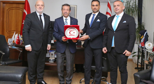 Dışişleri Bakanı Ertuğruloğlu, USKAİD heyetini kabul etti