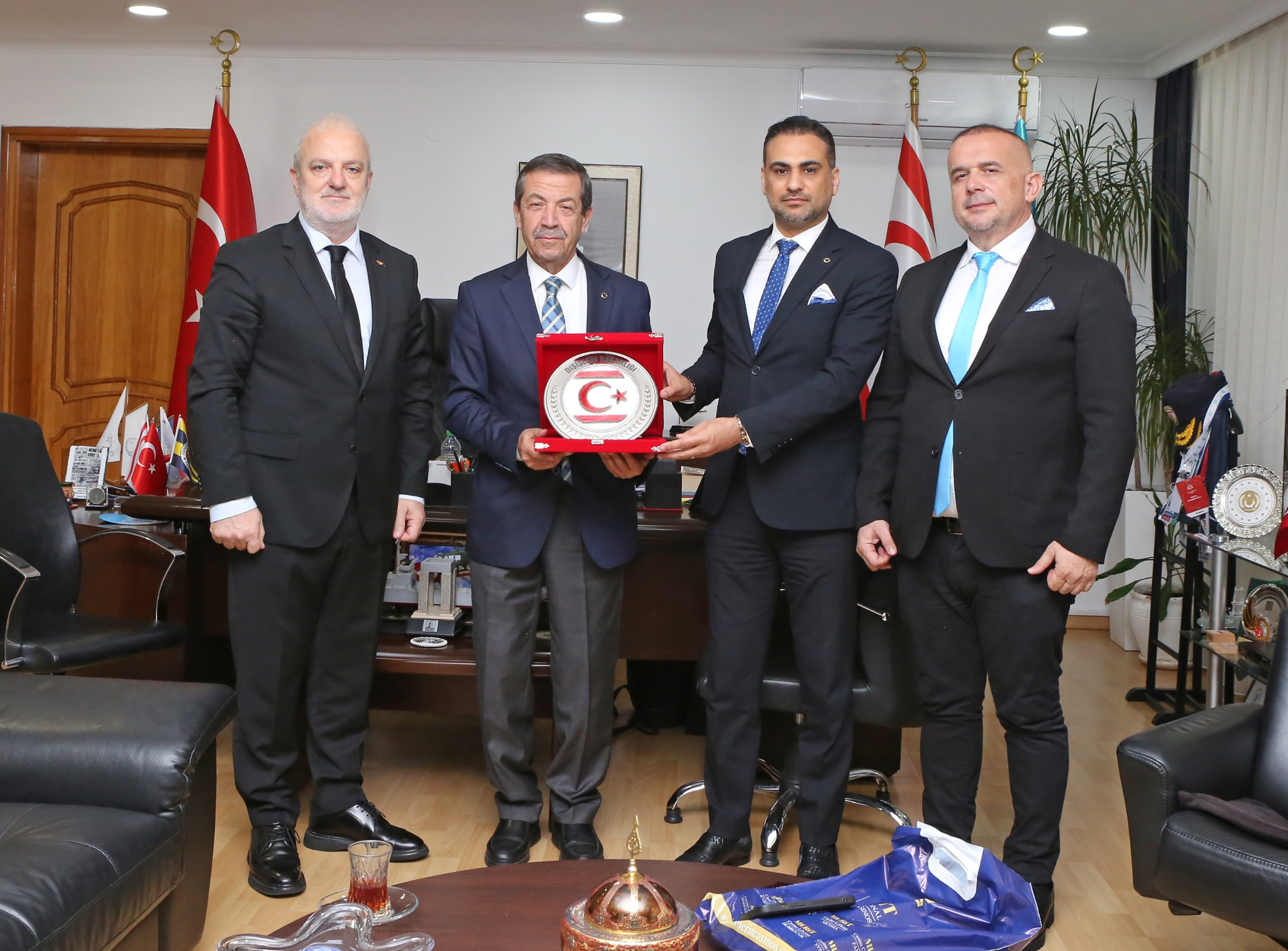 Dışişleri Bakanı Ertuğruloğlu, USKAİD heyetini kabul etti