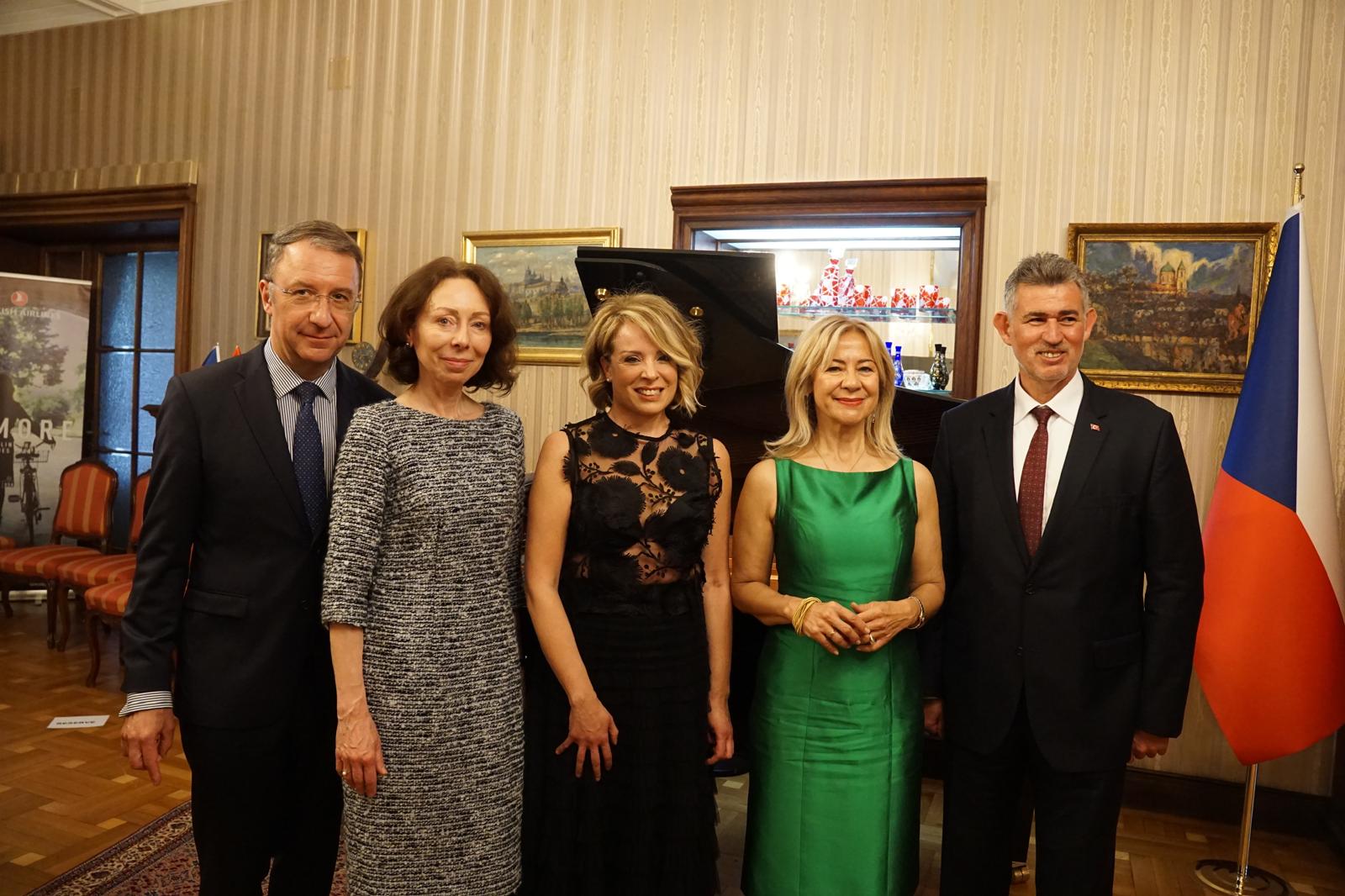 Rüya Taner, Prag’da sahne aldı