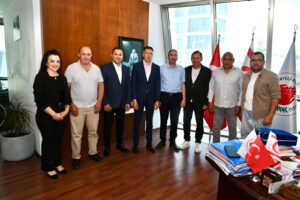 Gönyeli Alayköy Belediye Başkanı Amcaoğlu, KTSYD heyeti ile bir araya geldi