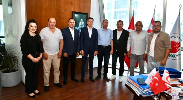 Gönyeli Alayköy Belediye Başkanı Amcaoğlu, KTSYD heyeti ile bir araya geldi
