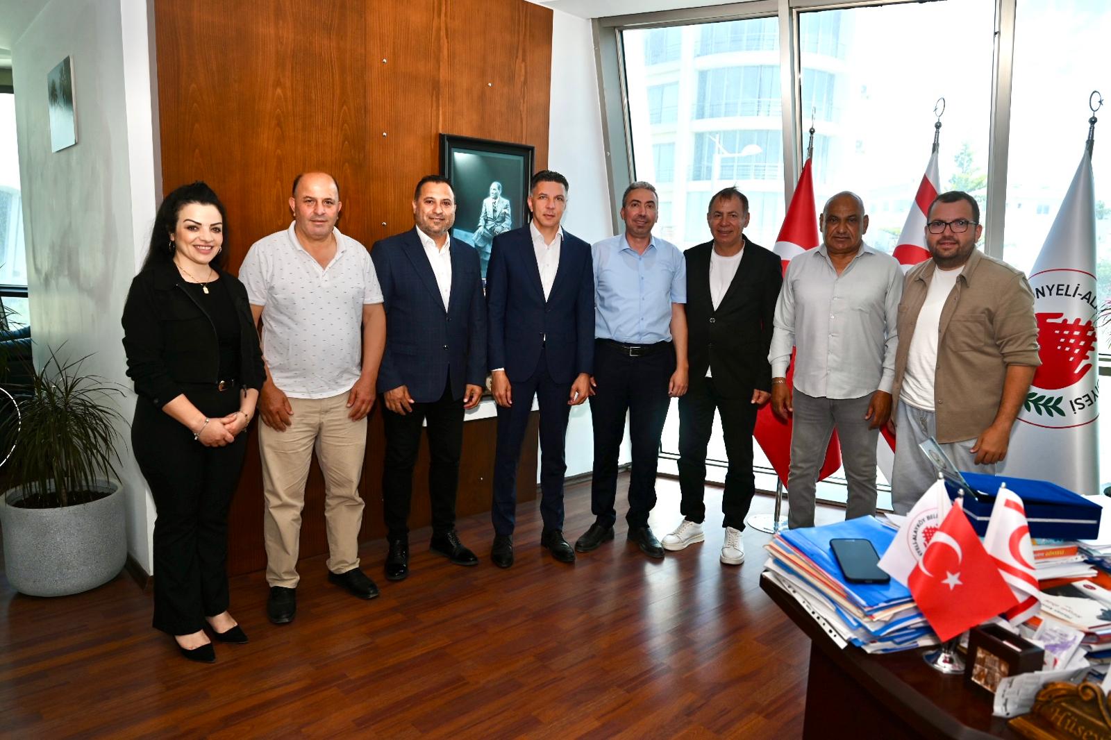 Gönyeli Alayköy Belediye Başkanı Amcaoğlu, KTSYD heyeti ile bir araya geldi
