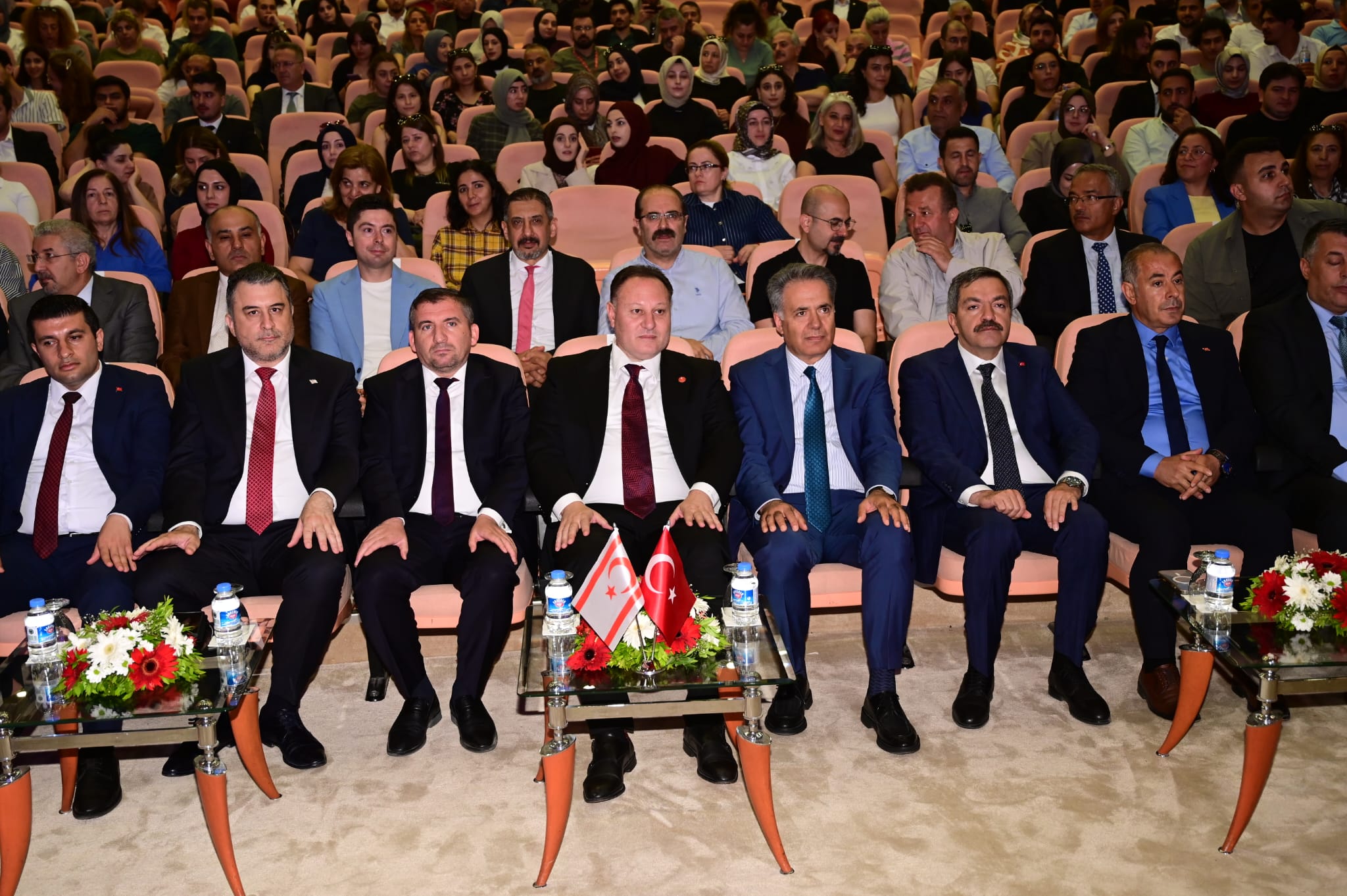 “Üniversiteler, toplumun geleceğini şekillendiren merkezlerdir”