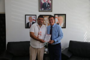 Bayındırlık ve Ulaştırma Bakanı Arıklı KKTC Galatasaraylılar Derneği’ni kabul etti