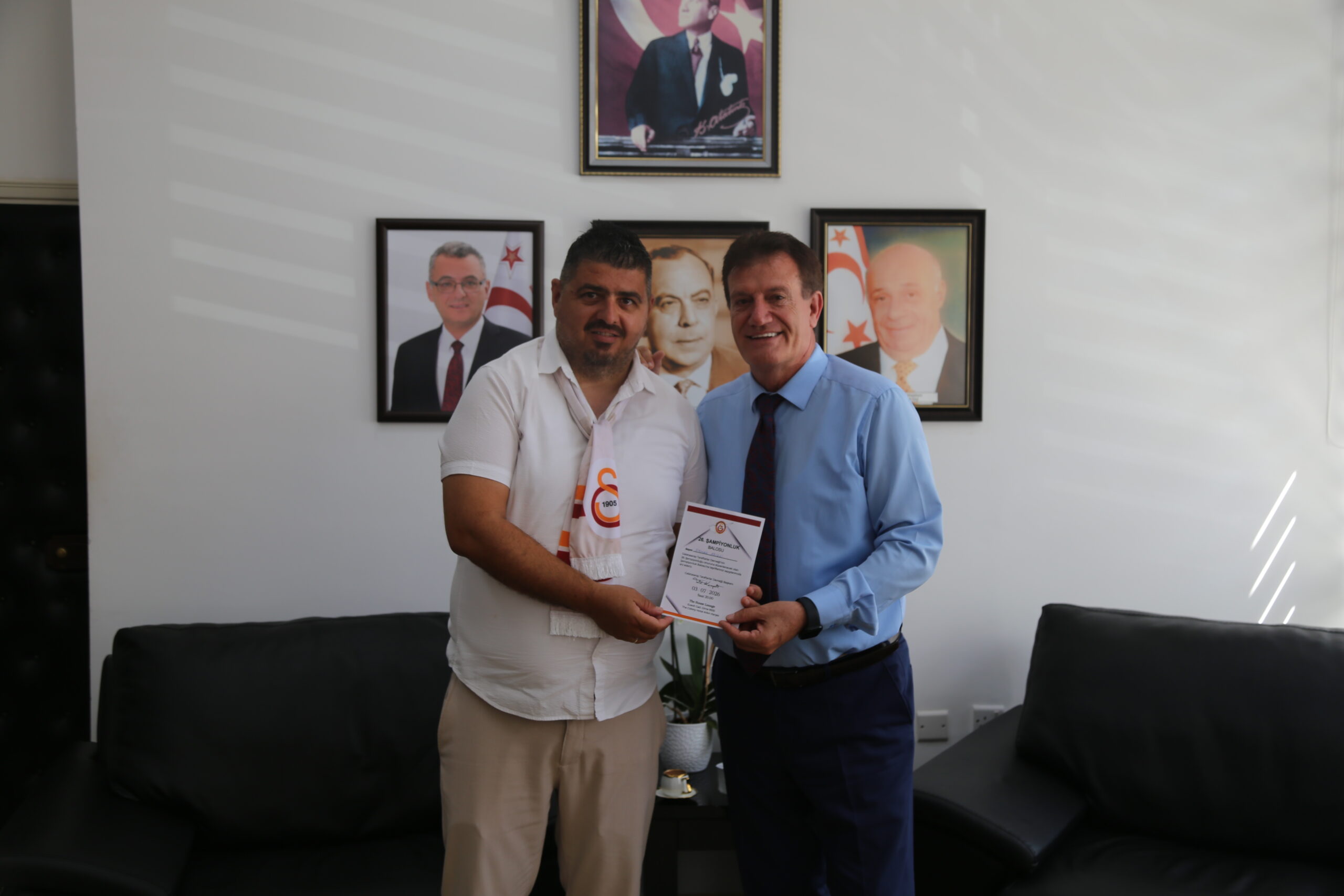 Bayındırlık ve Ulaştırma Bakanı Arıklı KKTC Galatasaraylılar Derneği’ni kabul etti
