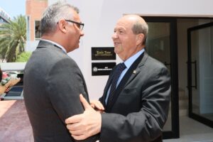 Cumhurbaşkanı Erhürman, eski cumhurbaşkanlarını ziyaret etti