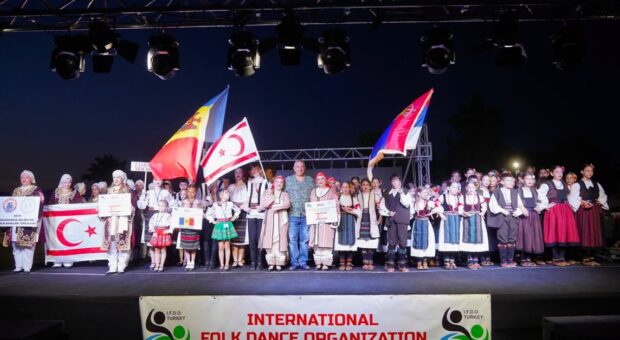 Mehmetçik Kültür ve Dayanışma Derneği ekibi Ayvalık’ta festivale katıldı