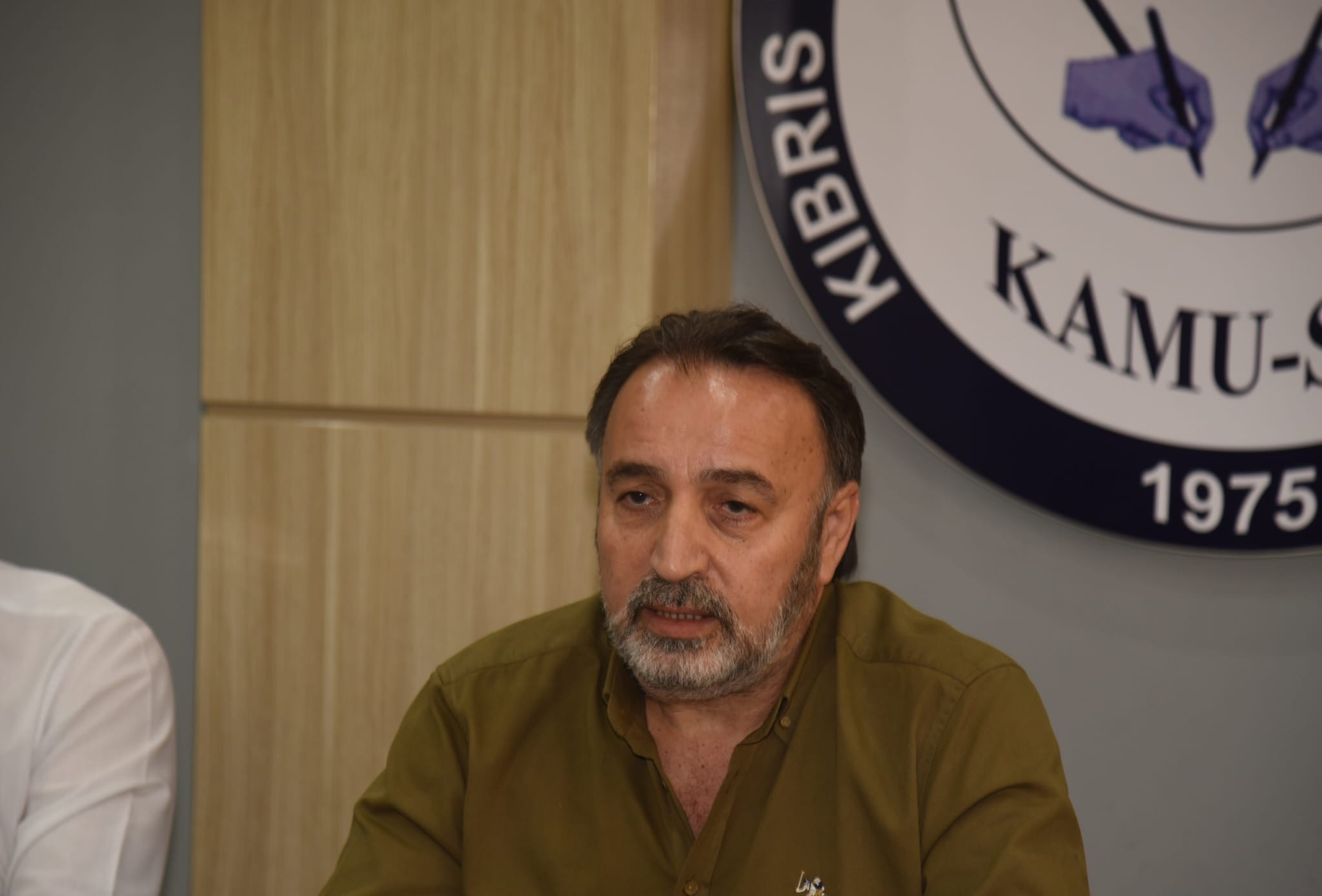 “Sözleşmeli personel iş güvencesi talep ediyor.”
