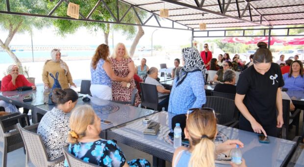 Kumyalı’da kadınlar çayda buluştu