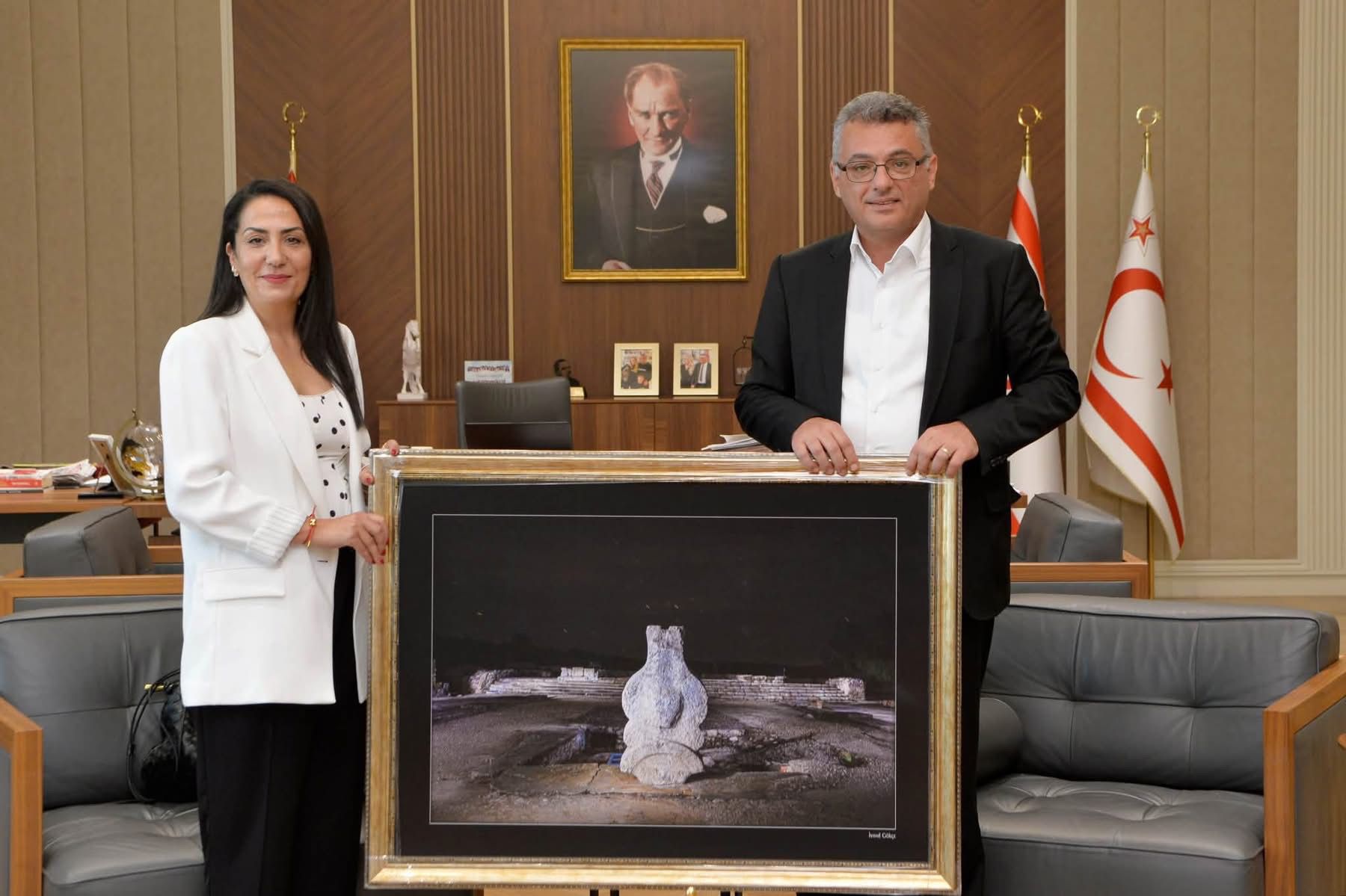Erhürman, Eski Eserler ve Müzeler Dairesi Müdürü Emine Hilkat’ı kabul etti